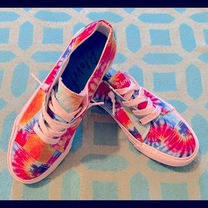 NWOT Blowfish tie-dye sneakers. Size 8.